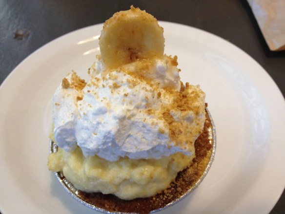 What a cute little pie. I could just eat it all up! (Actually, I did.)